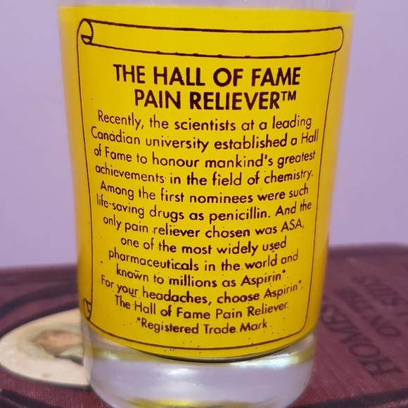 Vintage Aspirin Hall of Fame Pain Reliever Large Shot Glass - Picture 3 of 6